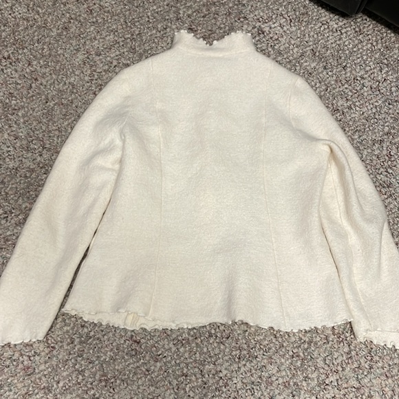 100% wool Cream Ruffled Button-Up cardigan - Picture 8 of 8